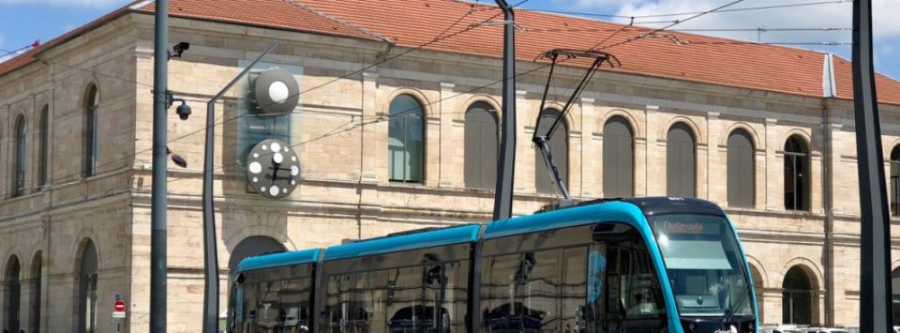 tramway-ginko-besancon-place-de-la-revolution-940x600